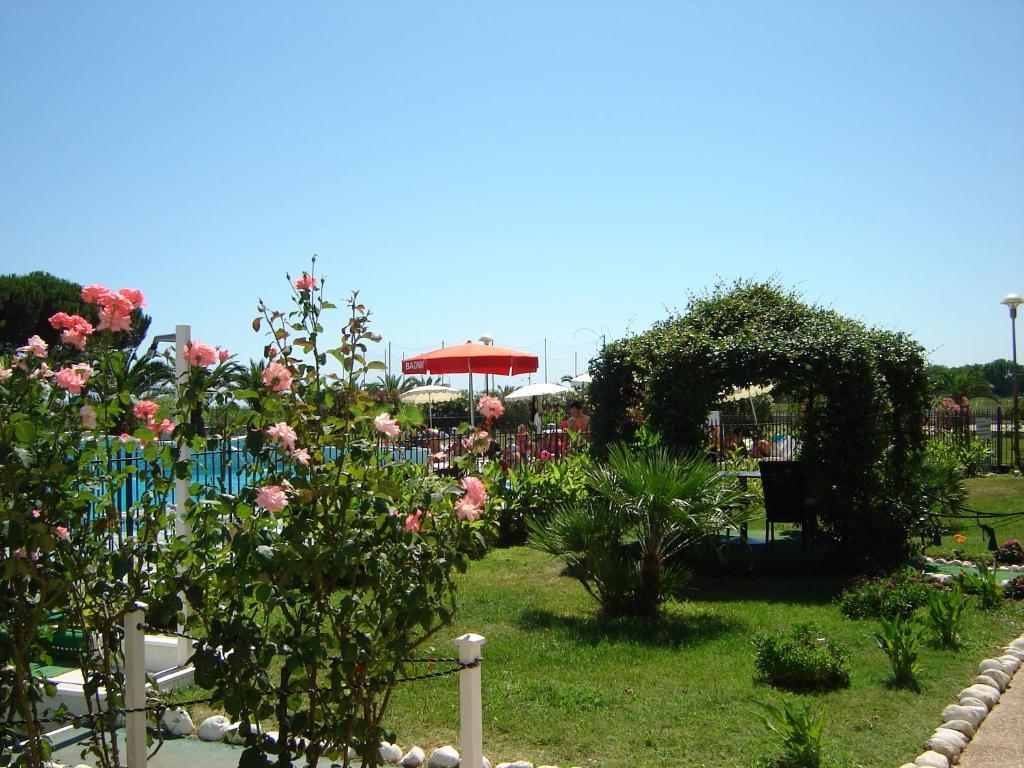 Elena Club Resort Silvi Marina Esterno foto